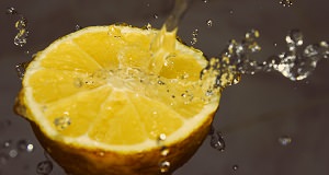 5 verdades y 4 mitos sobre los beneficios de beber agua con limn