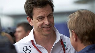El director de Mercedes ridiculiza a F. Alonso