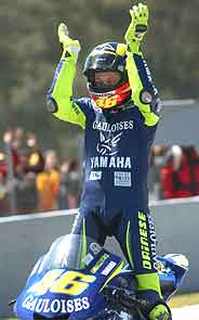 Valentino Rossi festeja su triunfo. (Foto:EFE)