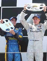 Alonso y Raikkonen, en el podio del GP de Espaa. (Foto: EFE)