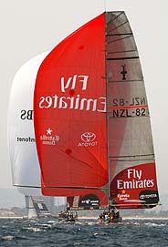 El Emirates Team New Zealand, vencedor en la primera regata. (Foto: EFE)