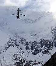 El helicptero cuando se diriga al rescate. (Foto: Humar.com)