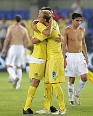 Los jugadores del Villarreal celebran el triunfo. (Foto: AP)