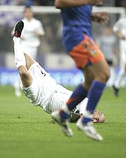 Zidane ejemplifica el batacazo del Madrid ante el Valencia. (Foto: JAVI MARTNEZ)