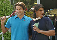 Federer y Nadal antes de su semifinal en Roland Garros. (Foto: EFE)