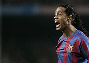 Ronaldinho, durante un partido de Liga. (Foto: AP)