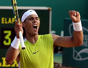 Rafa Nadal celebra su triunfo sobre Roger Federer. (Foto: AFP)