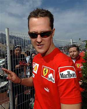 Michael Schumacher, en el paddock de Montecarlo. (Foto: AP)