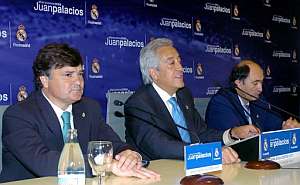 Camacho, Palacios y Pirri, en la rueda de prensa. (Foto: EFE)