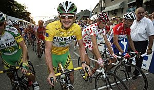 Landis, con el 'maillot' amarillo, en la ltima etapa del Tour. (Foto: AFP)