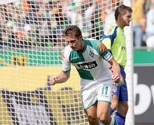 Klose celebra su gol con el Bremen. (Foto: AP)