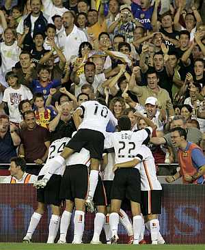 El Valencia celebra uno de sus goles. (Foto: AP)