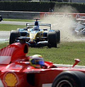 Alonso sufrió una salida de pista en las primeras vueltas. (Foto: AP)