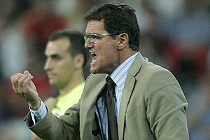 Fabio Capello dando instrucciones en el ltimo partido de liga. (Foto: AP)