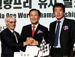 Ecclestone sella el acuerdo con los coreanos. (Foto: AP)