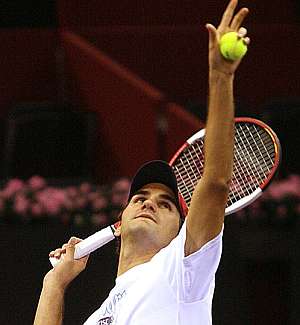 Federer, la mxima amenaza de Nadal, entrena en Madrid.(Foto: EFE)