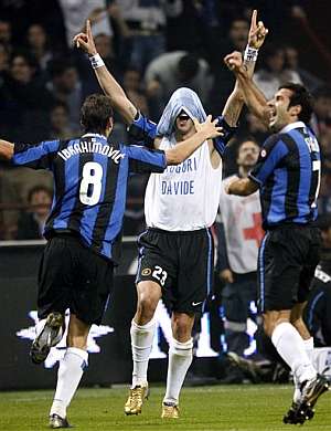 Materazzi celebra el cuarto tanto del Inter. (Foto: AP)
