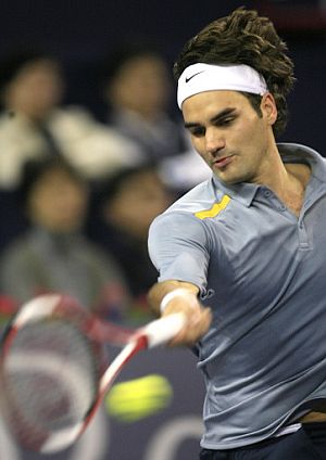 Federer devuelve una bola con su derecha. (Foto: AFP)