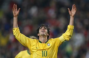 Kak celebra su gol, el segundo de Brasil ante Suiza. (Foto: AP)
