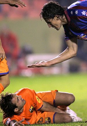 Diego Camacho gesticula ante el cado Santi Ezquerro. (Foto: AP)