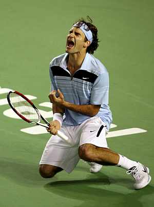 Roger Federer celebra su victoria en la final ante Fernando Gonzlez. (Foto: EFE)