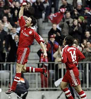 El holands Mark van Bommel celebra el gol del Bayern. (Foto: AP)