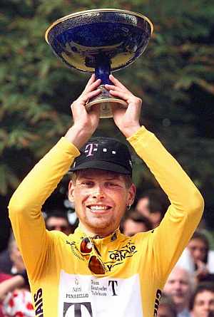 El ciclista alemn, en su momento de mxima gloria: el Tour del 97. (Foto: AFP)