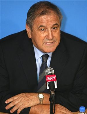 Marculescu, director ejecutivo de la FINA, durante la rueda de prensa. (Foto: AP)