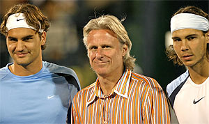 Federer (i), Borg (c) y Nadal, en la final que los dos mejores del rnking disputaron en Dubai en 2006. (Foto: AP)