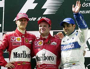 GP Austria 2002: caras de circunstancias en Ferrari. (AP)
