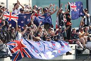 Aficionados neozelandeses celebran la cuarta victoria de su equipo. (Foto: AFP)
