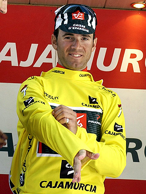 Valverde tras proclamarse vencedor en la Vuelta a Murcia 2007. (Foto:EFE)