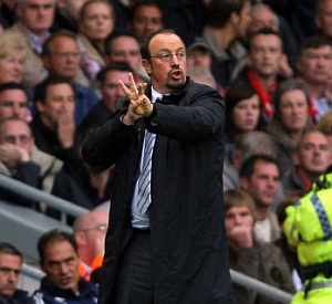 Bentez da instrucciones durante el encuentro entre el Liverpool y el Chelsea. (Foto: AFP)