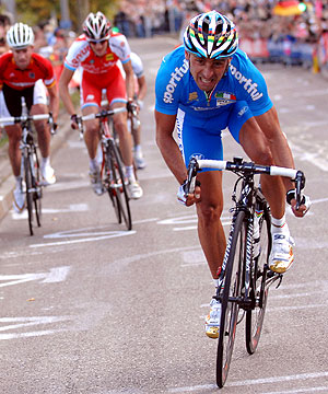 Bettini, durante la carrera de Stuttgart. (Foto: AFP)