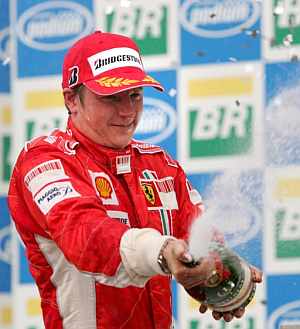 Raikkonen, en el podio de Brasil. (Foto: EFE)