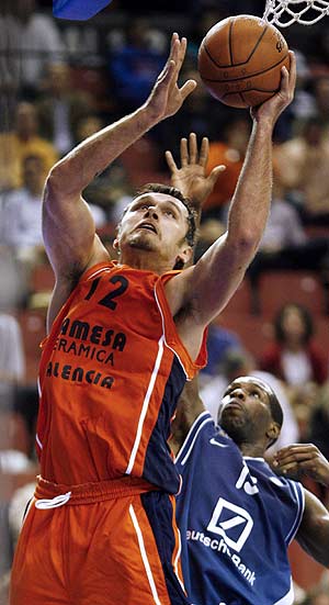 Zeljko Rebraca, durante un partido en la ACB. (Foto: EFE)
