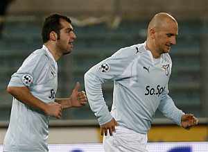 Pandev y Rocchi celebran un gol. (Foto: AP)