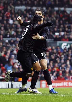 Tvez celebra su tanto junto a Cristiano Ronaldo. (Foto: AFP)