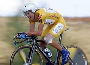 Roberto Heras, durante una crono de la Vuelta Espaa de 2005, la ltima de su carrera. (Foto: AFP)