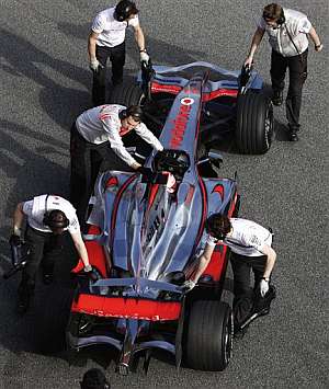 McLaren, durante los entrenamientos en el circuito de Jerez. (Foto: AFP)