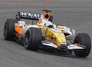 Alonso rueda con su R28 en Catalua (Foto: EFE)
