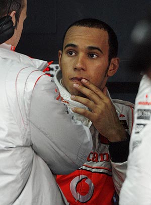 El propio Hamilton y su equipo se mostraron incrdulos tras los incidentes (Foto: Reuters)