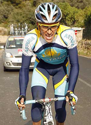 Alberto Contador, este mircoles, en su escapada reivindicativa en la Vuelta a Mallorca. (Foto: REUTERS)
