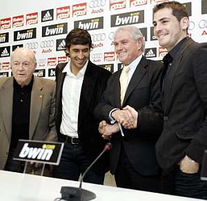 Di Stfano, Ral, Casillas y Caldern. (Foto: EFE)