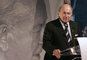 Blatter, en el homenaje a Di Stfano en Madrid. (Foto: EFE)