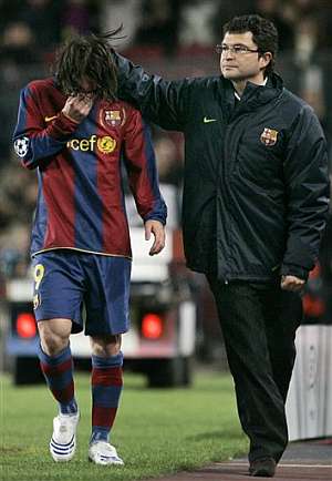 Messi abandona el campo entre lágrimas. (Foto: AP)