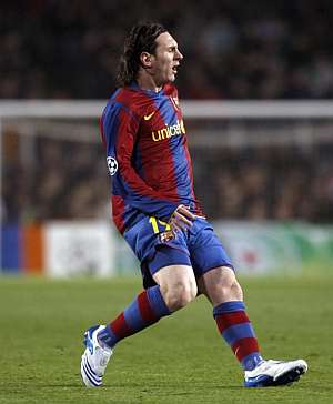 Messi, en el momento de la lesin. (Foto: EFE)