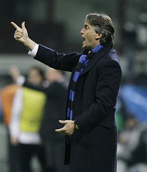 Roberto Mancini, en el banquillo del Inter. (Foto: AP)