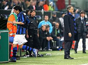 Mancini, en el momento que Burdiso fue expulsado. (Foto: AP)