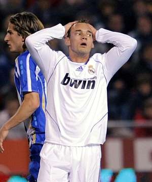Sneijder se lamenta tras una ocasión. (Foto: AP)